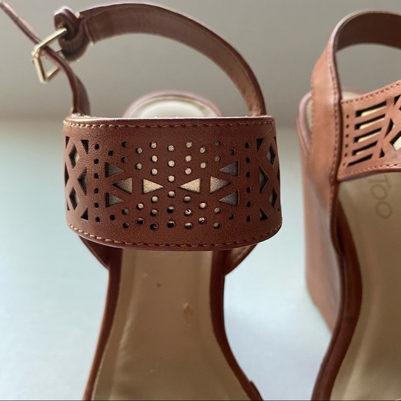 Aztec Pattern Wedges - Picture 2 of 8